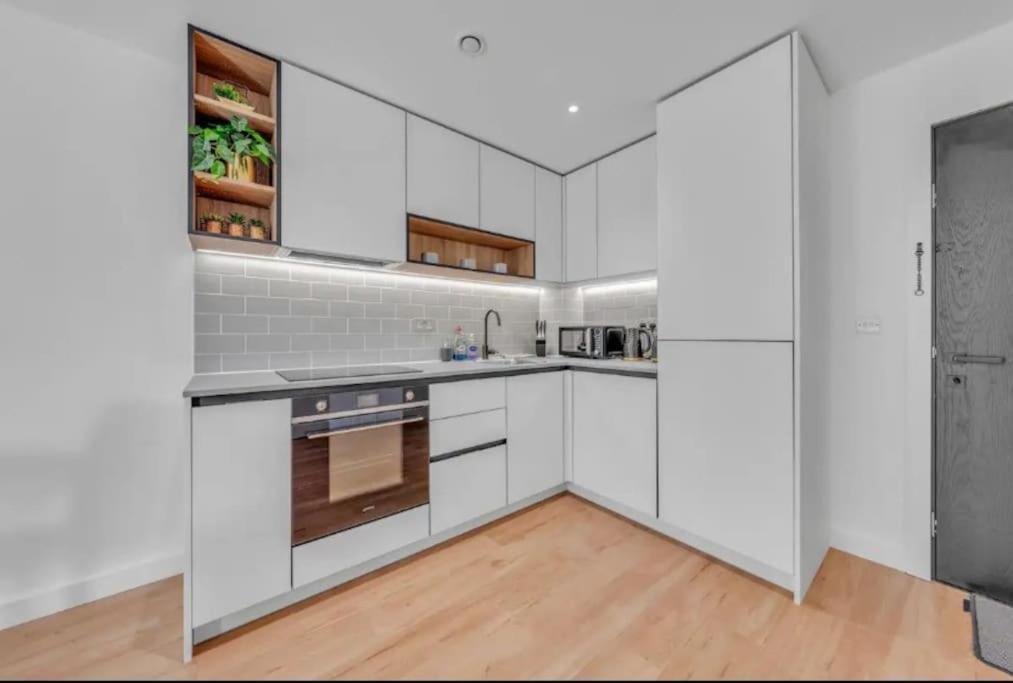 Apartament Deluxe 1 Bed In Colindale Wembley With Freewifitv Londyn Zewnętrze zdjęcie